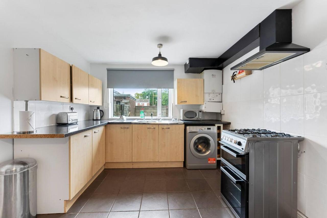 Appartamento Sleek And Stylish 3 Bed House - Great Location Bolton Esterno foto